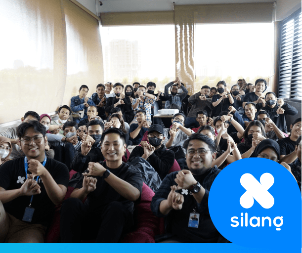 Banyak orang sedang mengikuti kegiatan job connector yang diadakan oleh silang